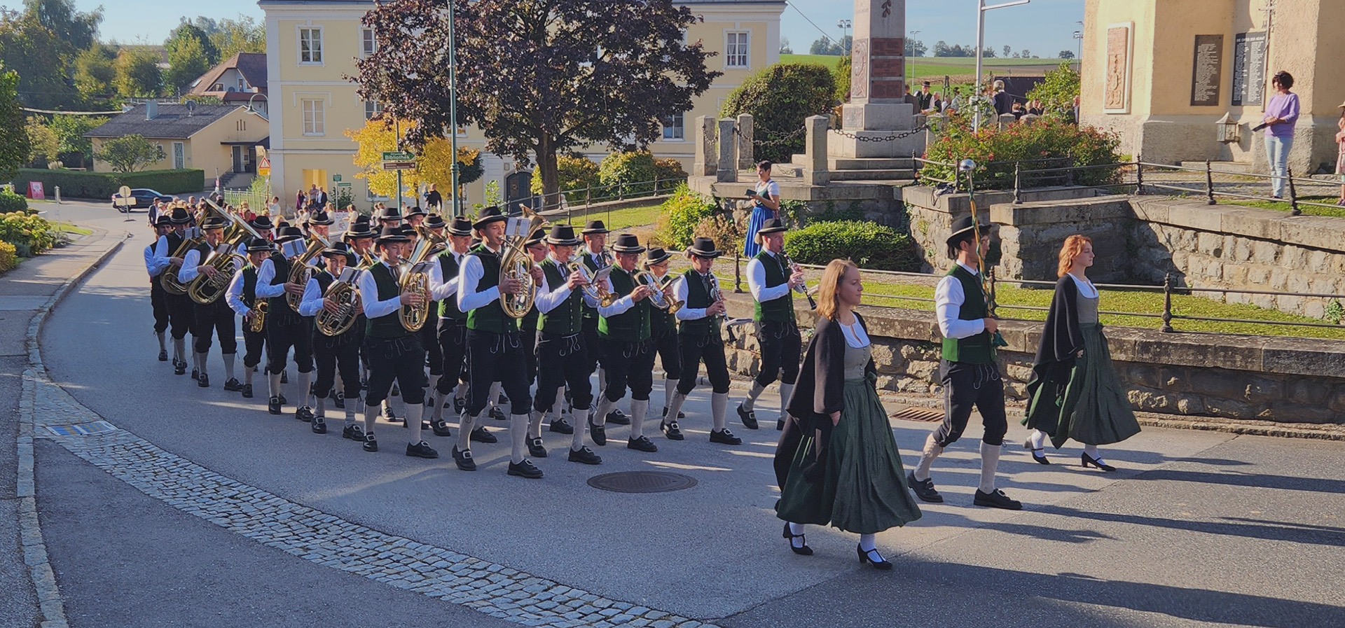 Marktmusikkapelle Ried beim Marschieren